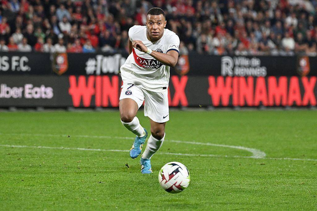 168娱乐-法国甲级联赛基利安·姆巴佩射空门脱靶，大巴黎联队获胜后升至第三