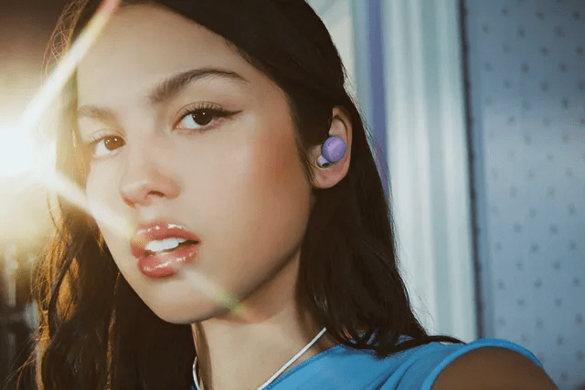168娱乐-索尼联手流行歌星奥利维亚·罗德里戈·戈斯打造定制版LinkBuds S耳机
