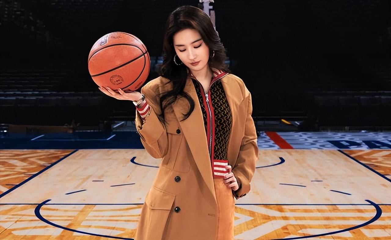 168娱乐-刘亦菲亮相NBA巴黎赛！36岁依然少女如初，清纯气质太美了！