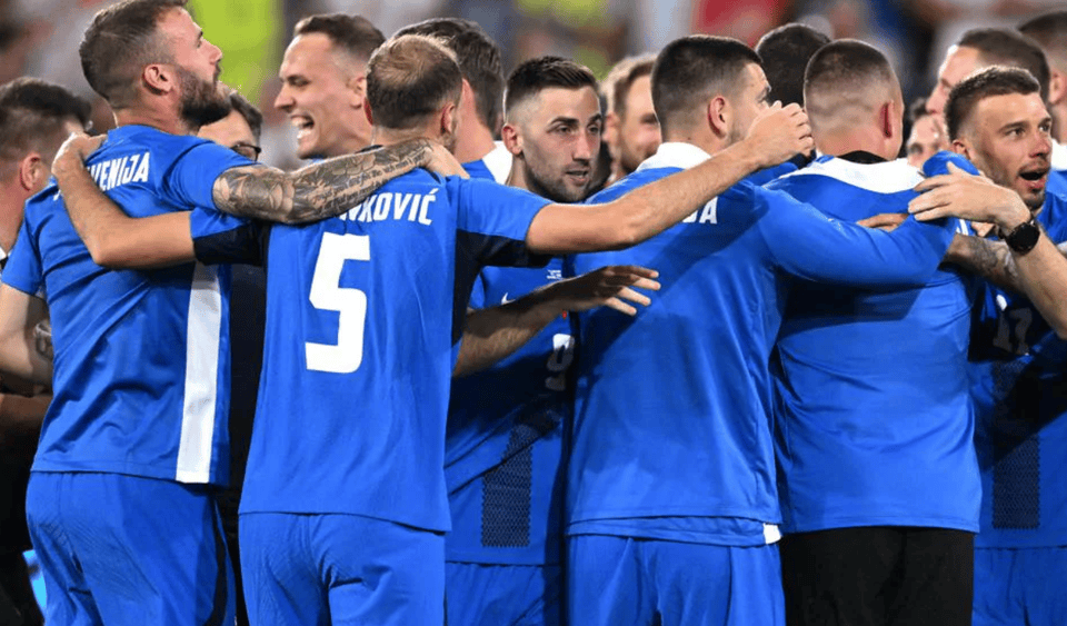168娱乐-欧洲杯战报丨携手出线!英格兰0:0斯洛文尼亚，萨卡破门被吹