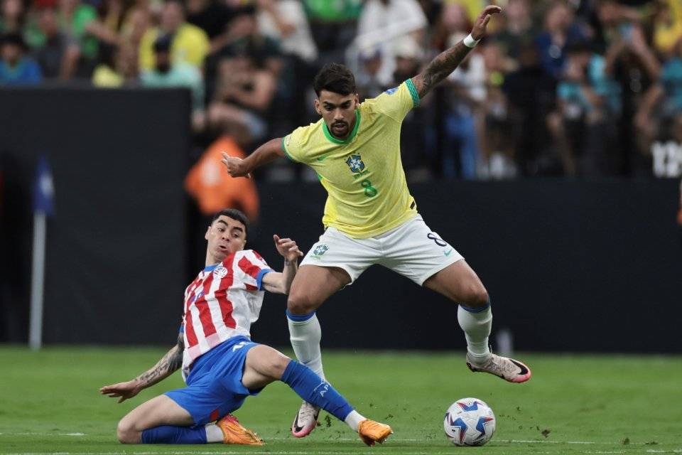 168娱乐-4-1！威尼修斯梅开二度，巴西大胜10人巴拉圭，迎美洲杯首胜