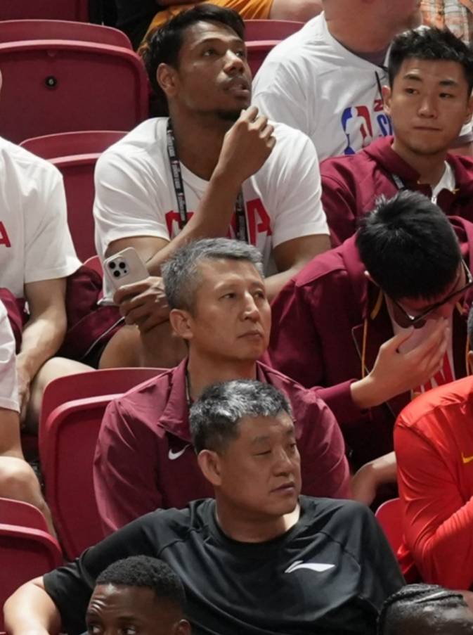 168娱乐-NBA夏联崔永熙未获上场时间 中国男篮全队到场观战