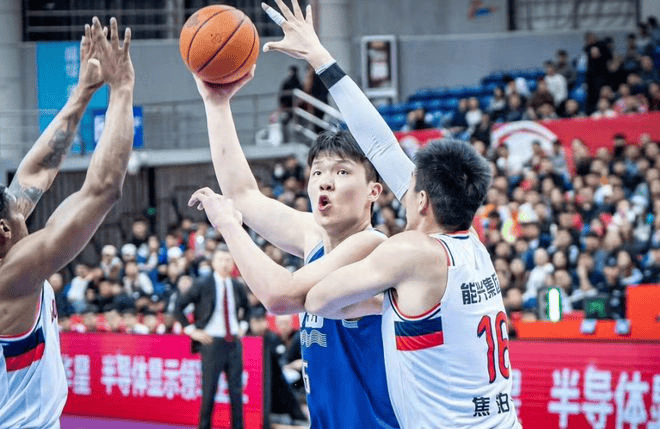 168娱乐-杨瀚森该什么时候选秀？杨毅给出重要暗示：NBA的逻辑与我们不一样